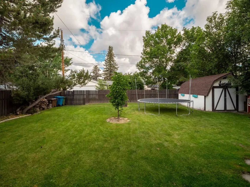 5205 40 Avenue Taber AB T1G 1C6