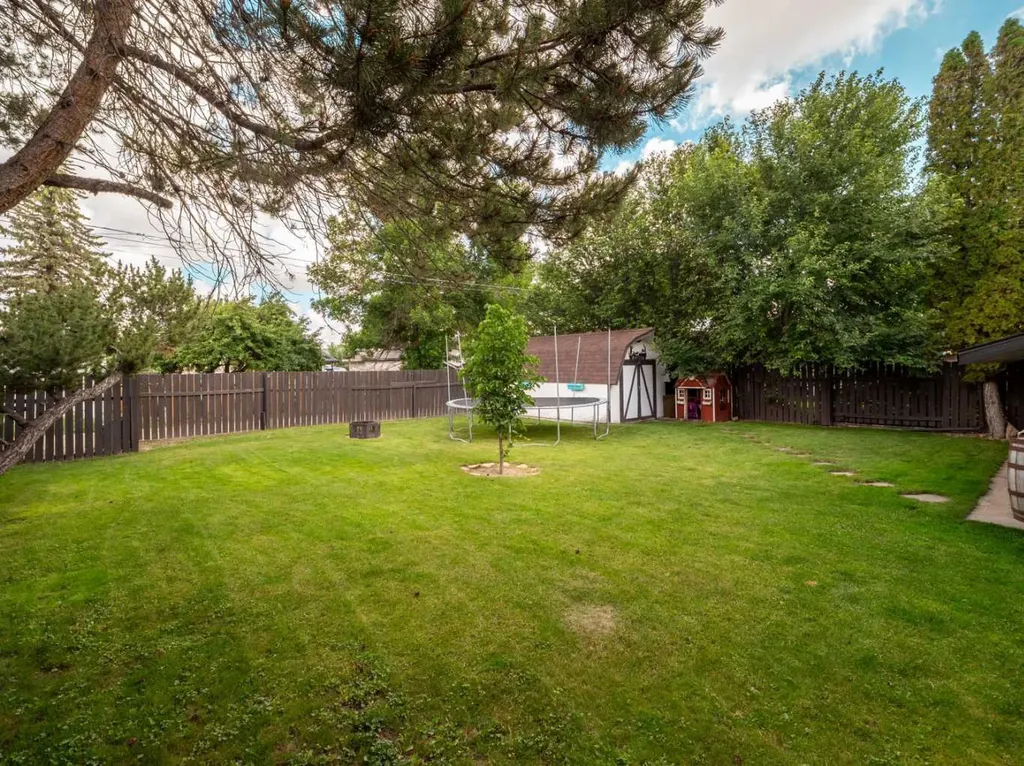 5205 40 Avenue Taber AB T1G 1C6