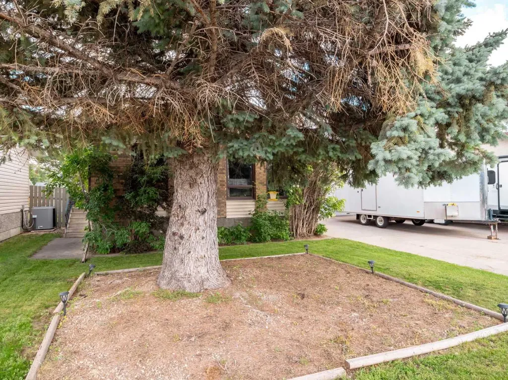 5205 40 Avenue Taber AB T1G 1C6