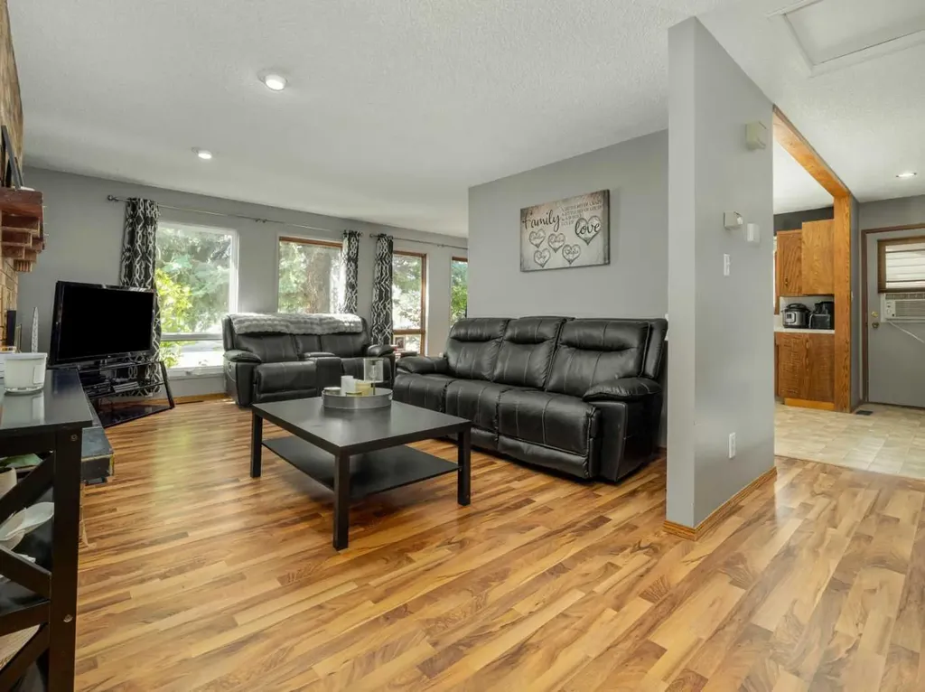 5205 40 Avenue Taber AB T1G 1C6