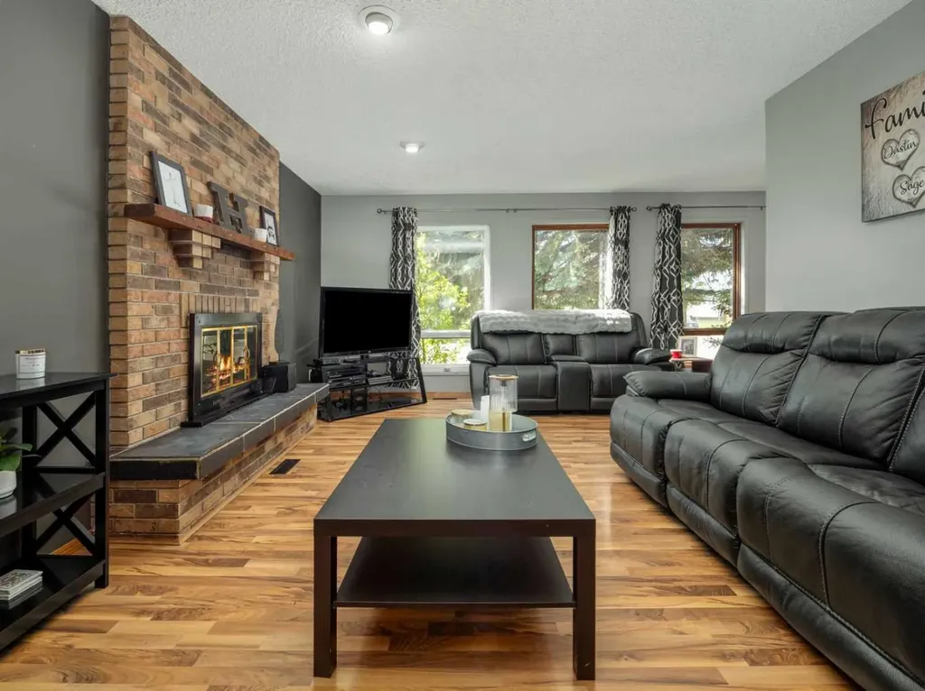5205 40 Avenue Taber AB T1G 1C6