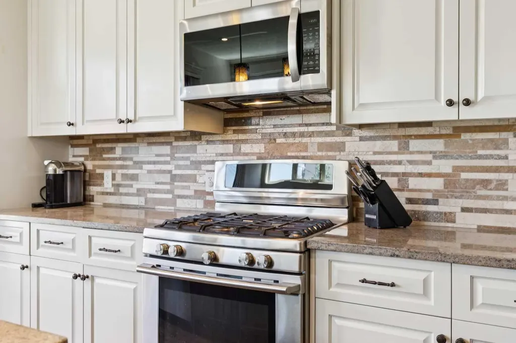 1723 31 Street SW Calgary AB T3C 1N2