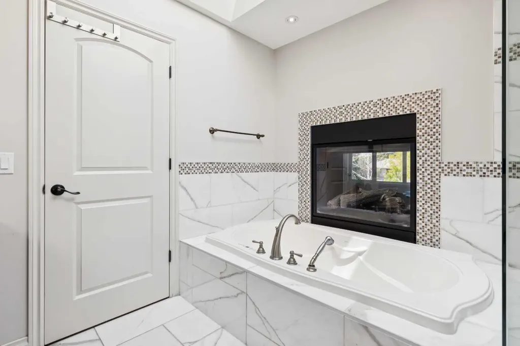 1723 31 Street SW Calgary AB T3C 1N2