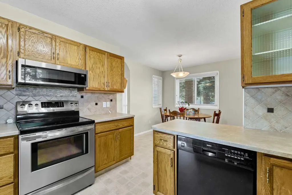 459 Carry Drive SE Medicine Hat AB T1B3W1