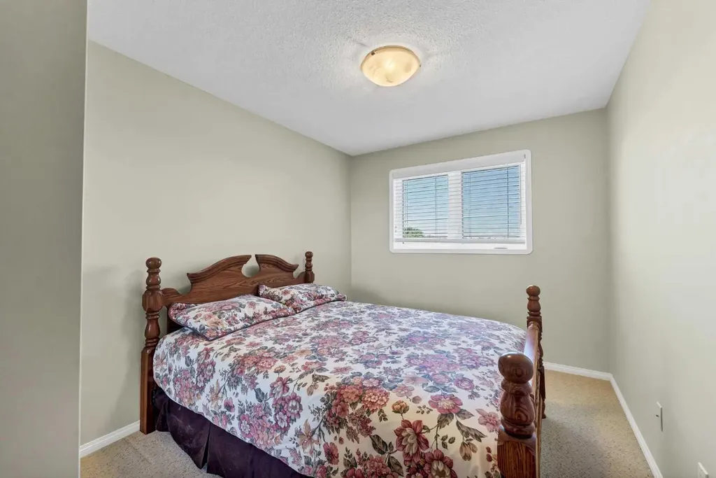 459 Carry Drive SE Medicine Hat AB T1B3W1