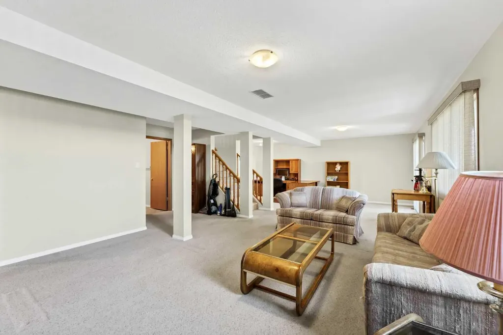 459 Carry Drive SE Medicine Hat AB T1B3W1