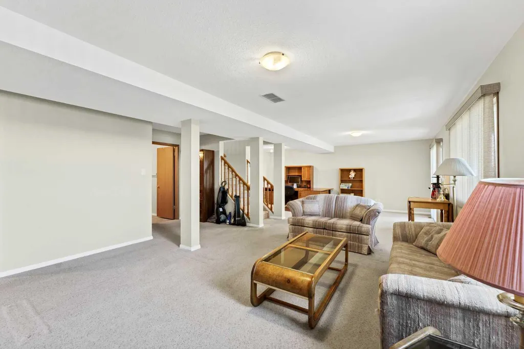 459 Carry Drive SE Medicine Hat AB T1B3W1