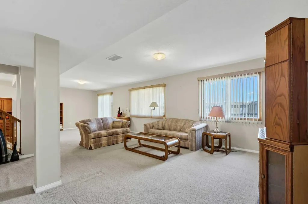 459 Carry Drive SE Medicine Hat AB T1B3W1