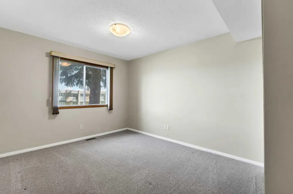 459 Carry Drive SE Medicine Hat AB T1B3W1