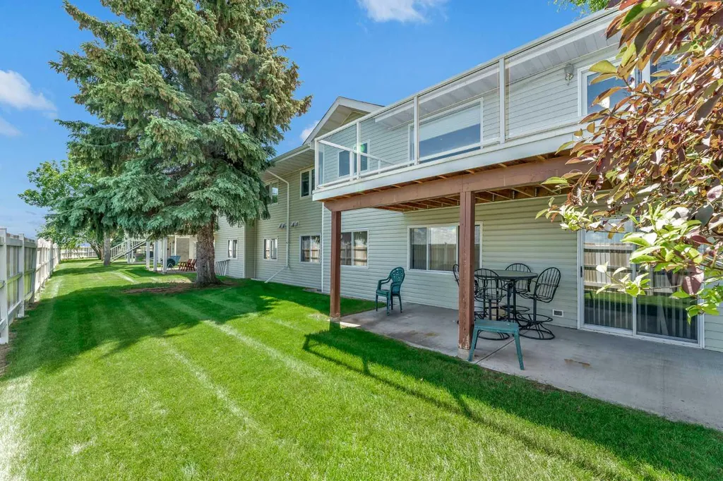 459 Carry Drive SE Medicine Hat AB T1B3W1