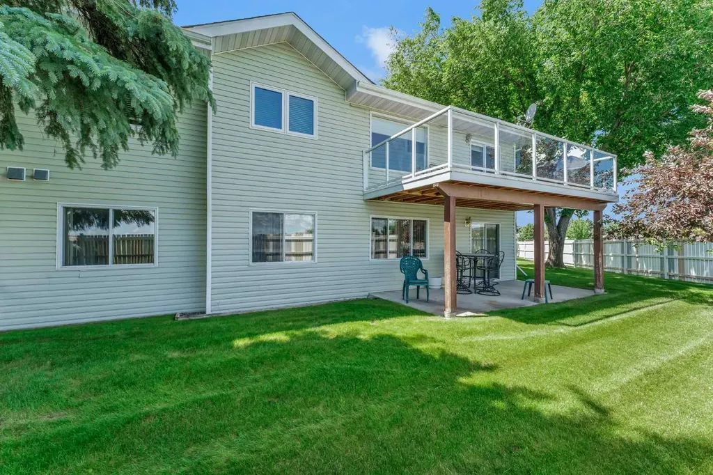 459 Carry Drive SE Medicine Hat AB T1B3W1