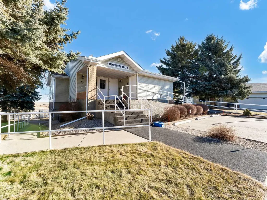 459 Carry Drive SE Medicine Hat AB T1B3W1