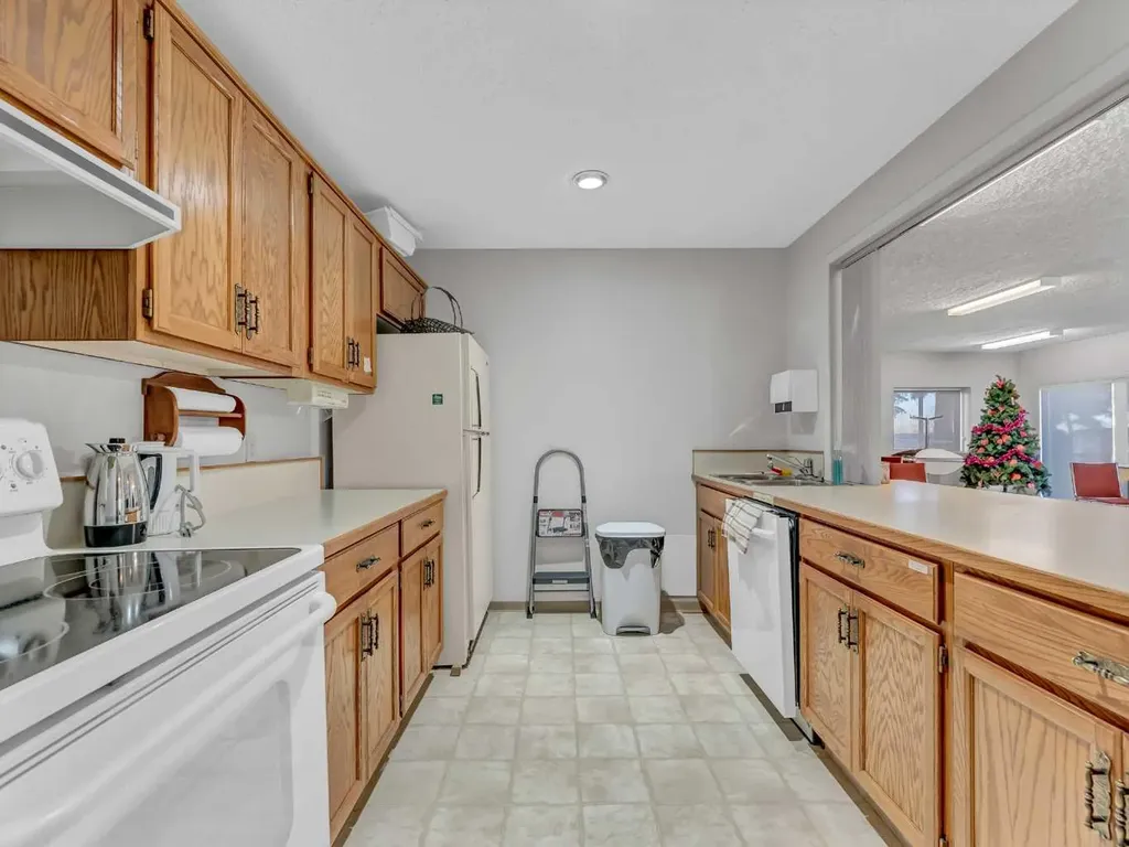 459 Carry Drive SE Medicine Hat AB T1B3W1