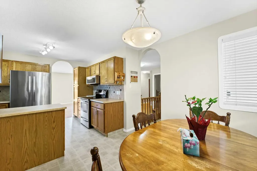 459 Carry Drive SE Medicine Hat AB T1B3W1