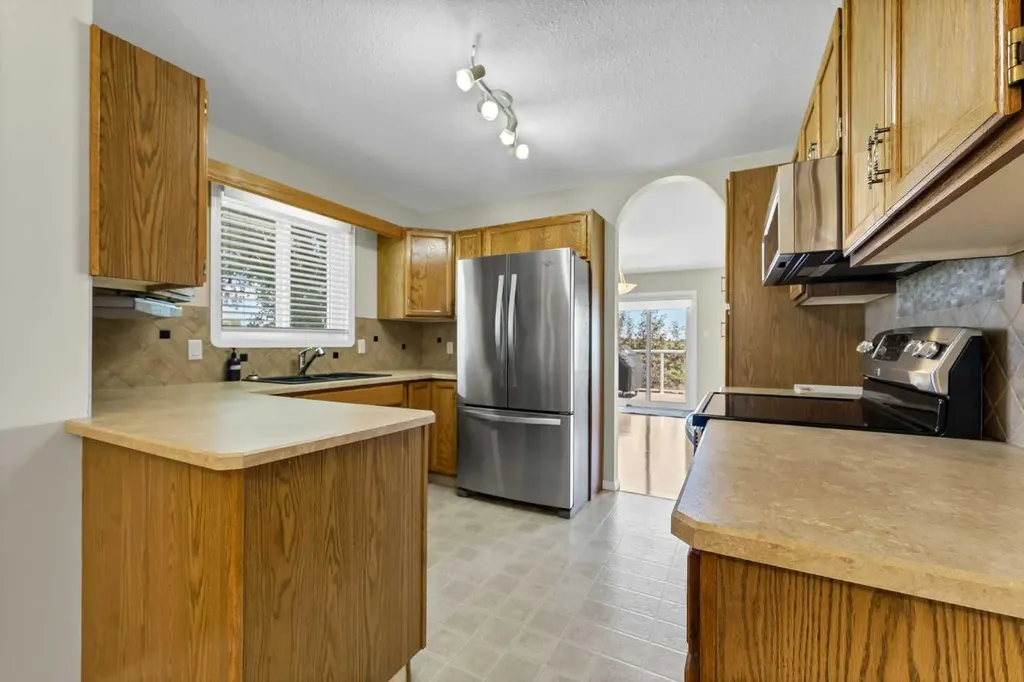 459 Carry Drive SE Medicine Hat AB T1B3W1