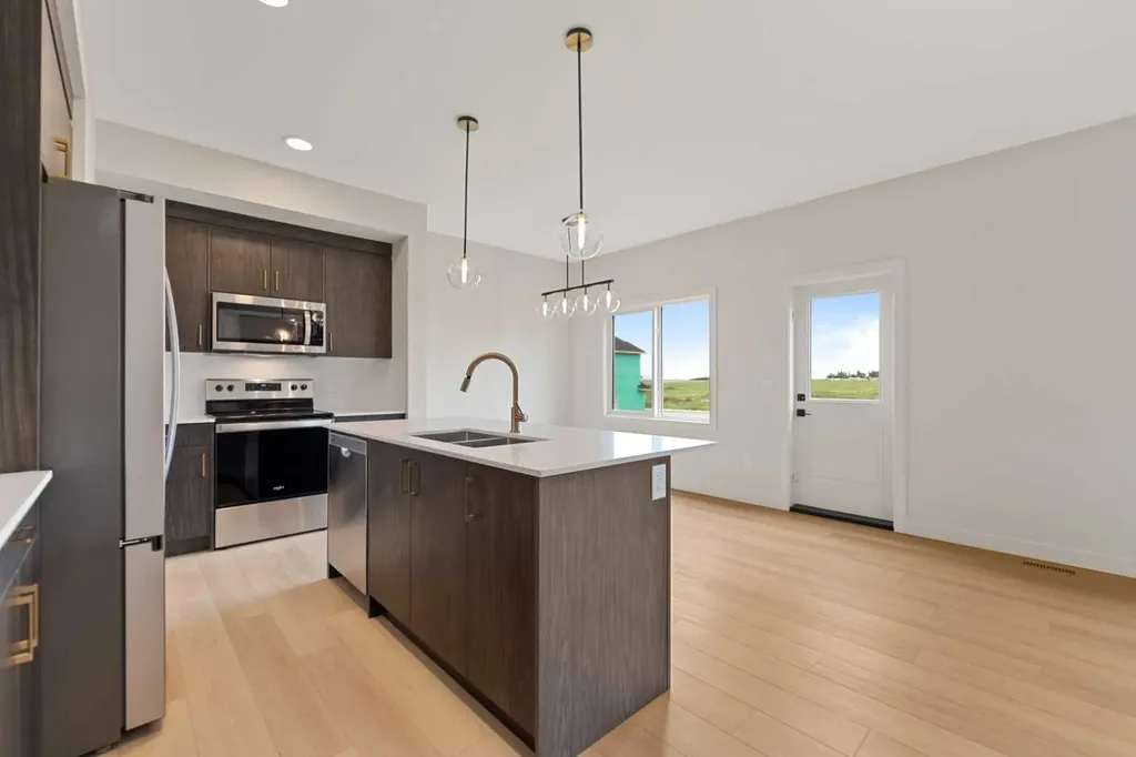 38 Waterford Mews Chestermere AB T1X3B6