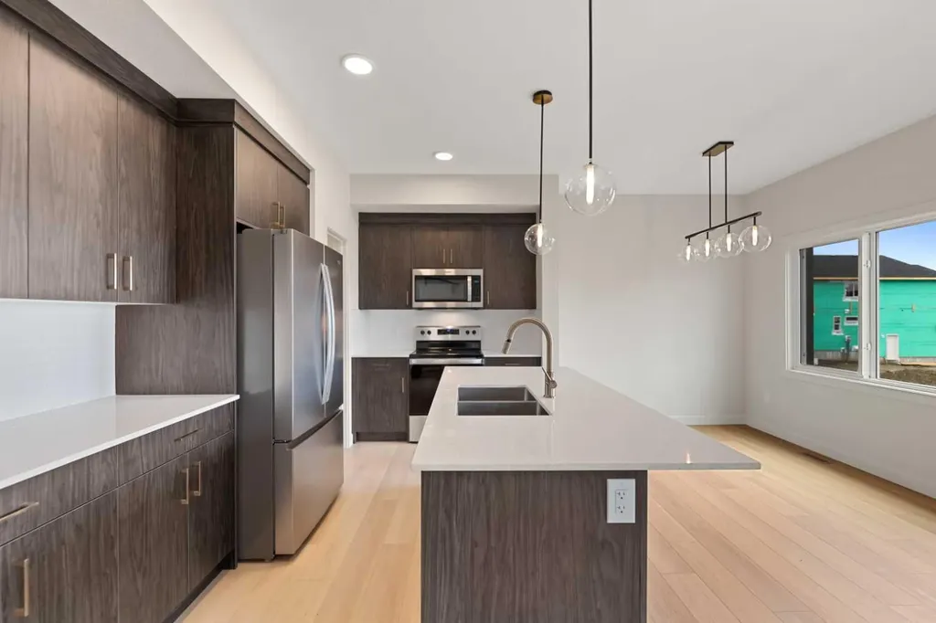 38 Waterford Mews Chestermere AB T1X3B6