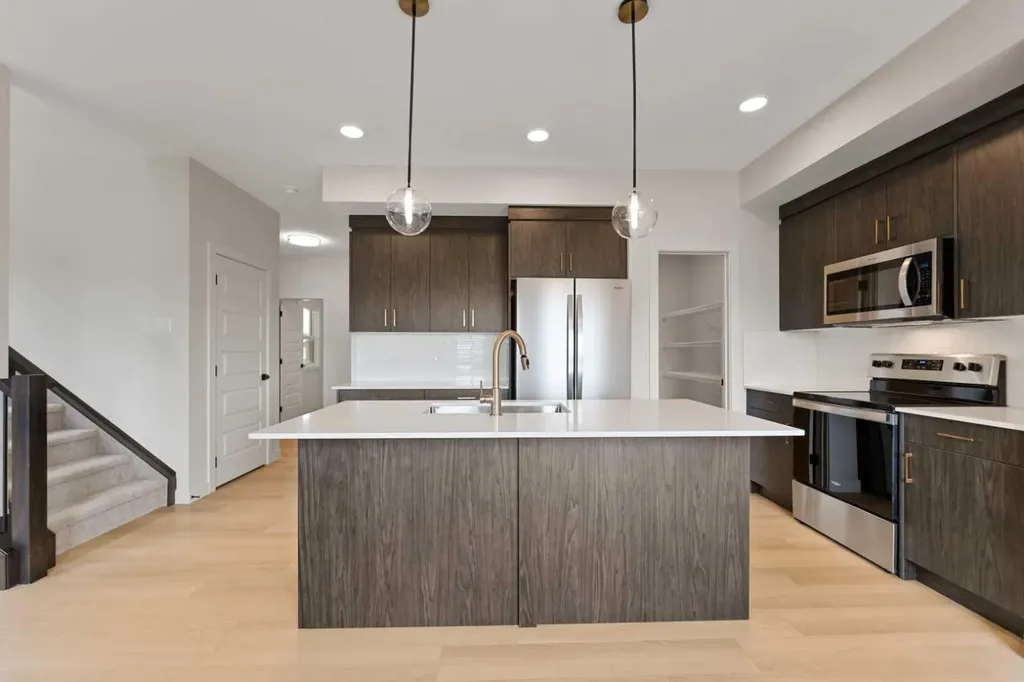 38 Waterford Mews Chestermere AB T1X3B6