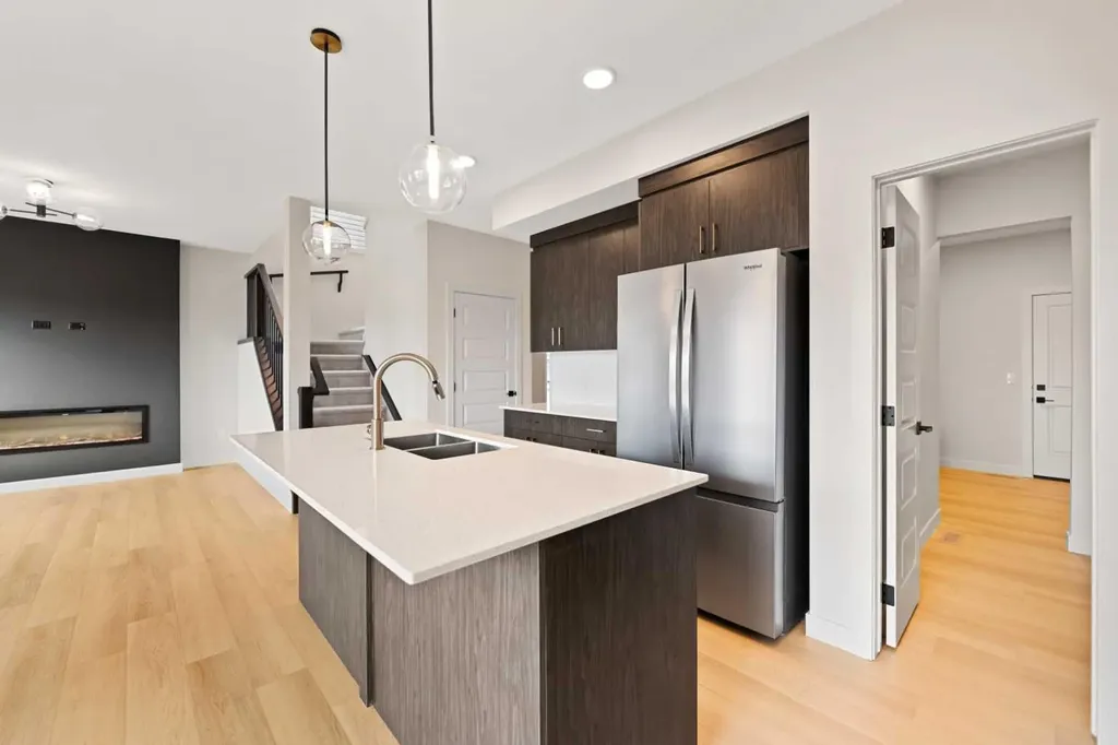38 Waterford Mews Chestermere AB T1X3B6