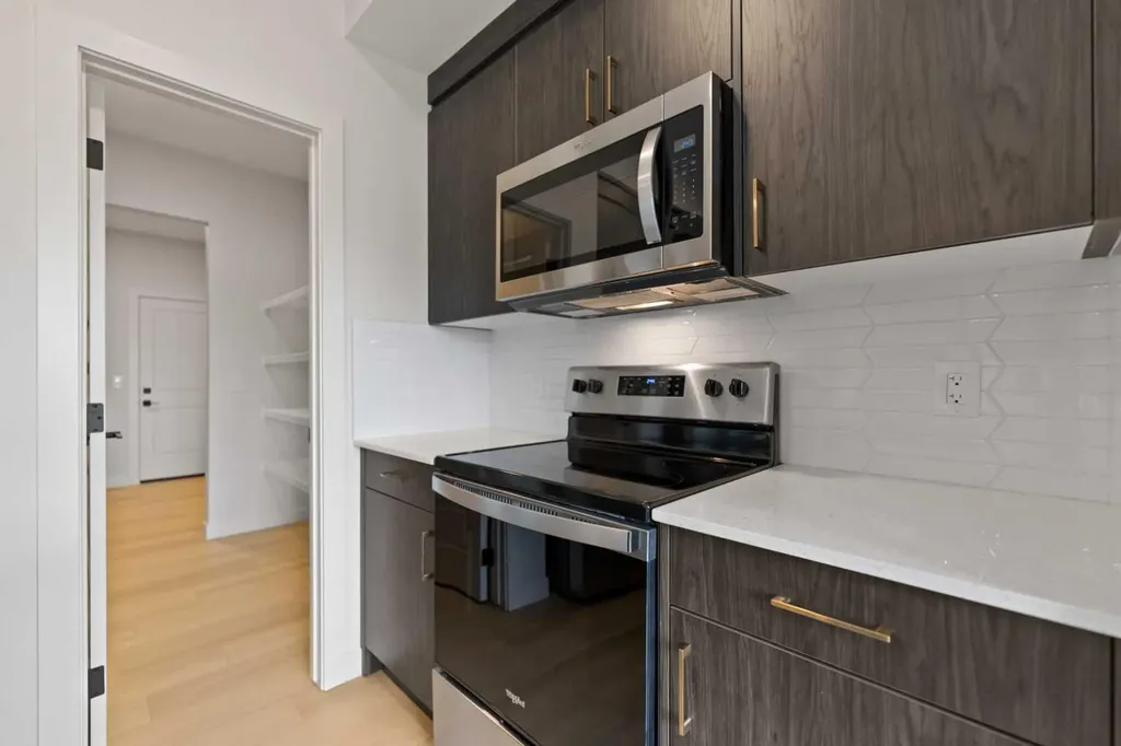 38 Waterford Mews Chestermere AB T1X3B6