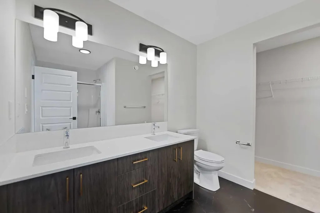 38 Waterford Mews Chestermere AB T1X3B6