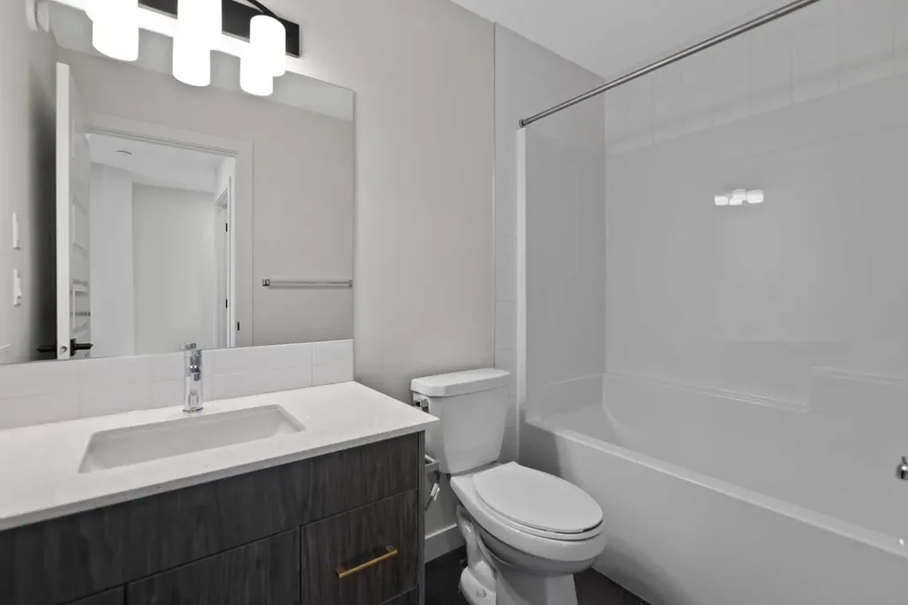38 Waterford Mews Chestermere AB T1X3B6