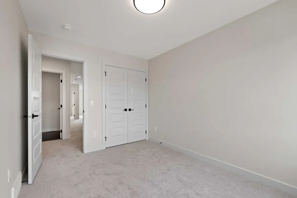38 Waterford Mews Chestermere AB T1X3B6