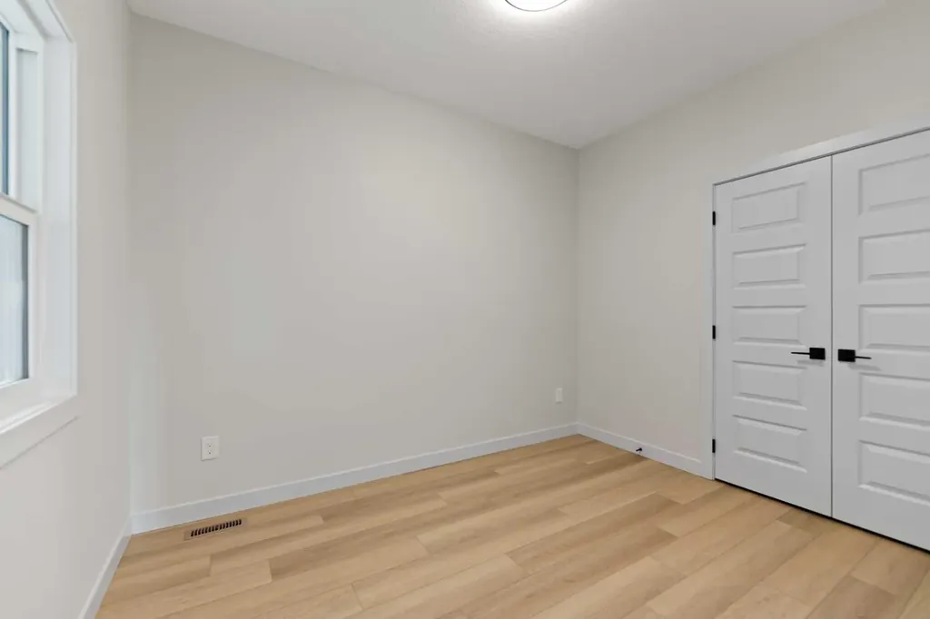 38 Waterford Mews Chestermere AB T1X3B6