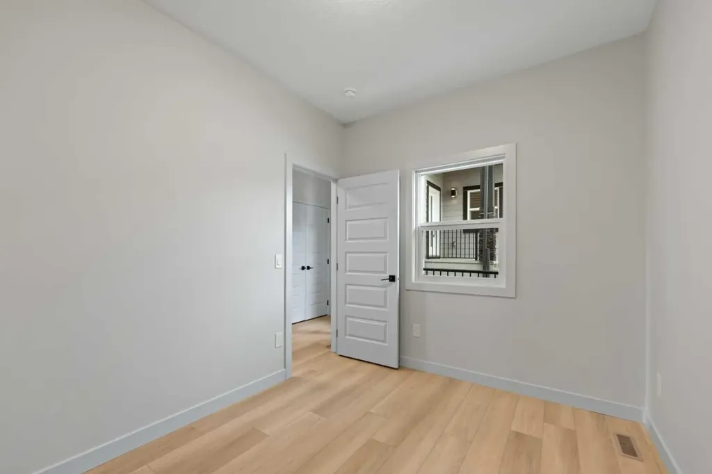 38 Waterford Mews Chestermere AB T1X3B6