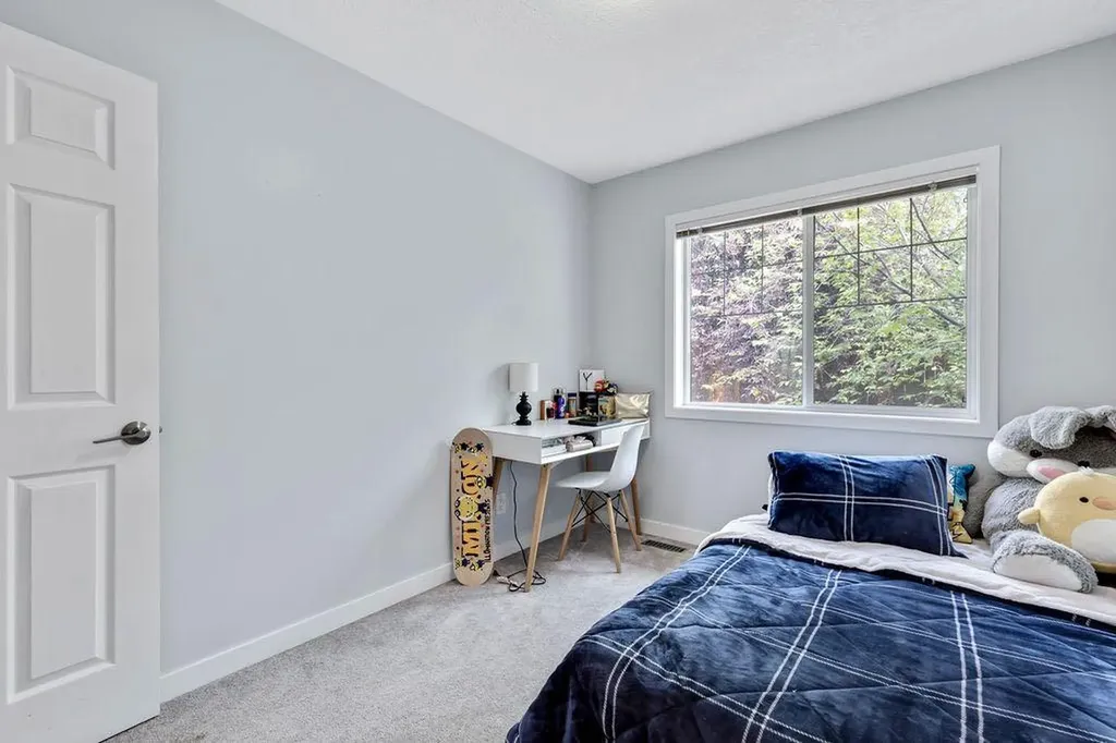 73 Hidden Creek Rise NW Calgary AB T3A 6L3