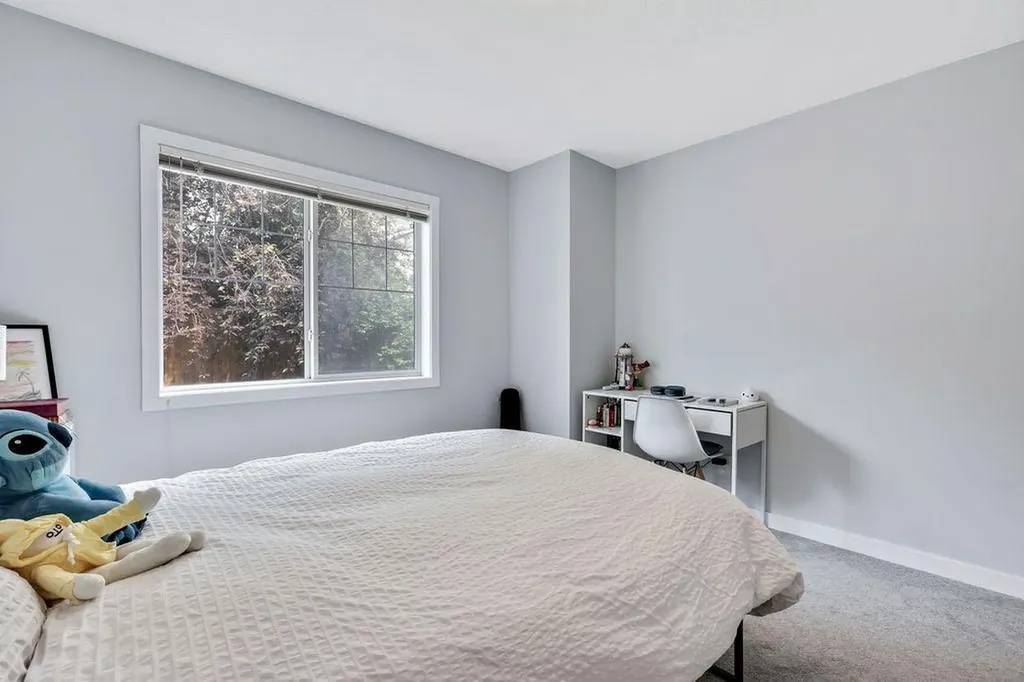 73 Hidden Creek Rise NW Calgary AB T3A 6L3