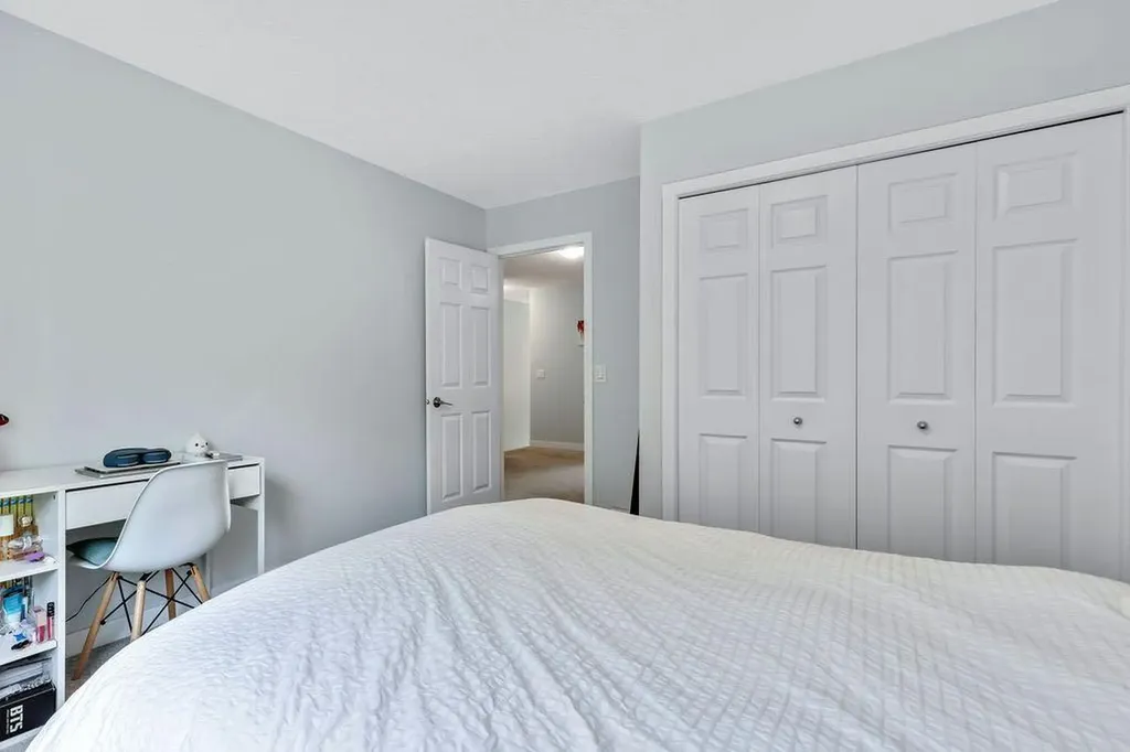 73 Hidden Creek Rise NW Calgary AB T3A 6L3