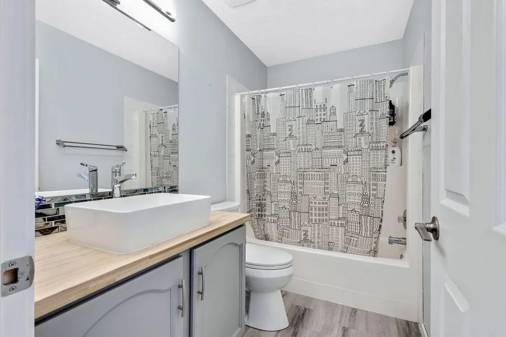 73 Hidden Creek Rise NW Calgary AB T3A 6L3