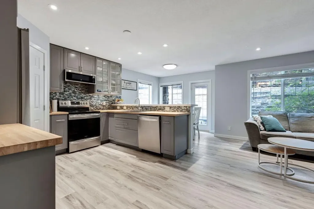 73 Hidden Creek Rise NW Calgary AB T3A 6L3