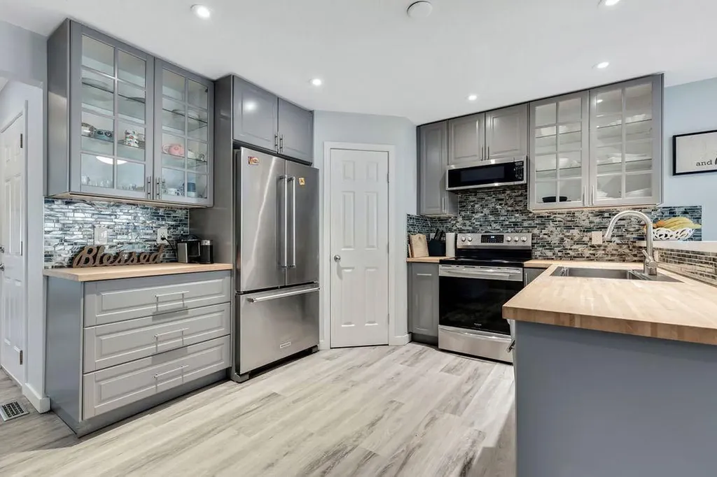 73 Hidden Creek Rise NW Calgary AB T3A 6L3