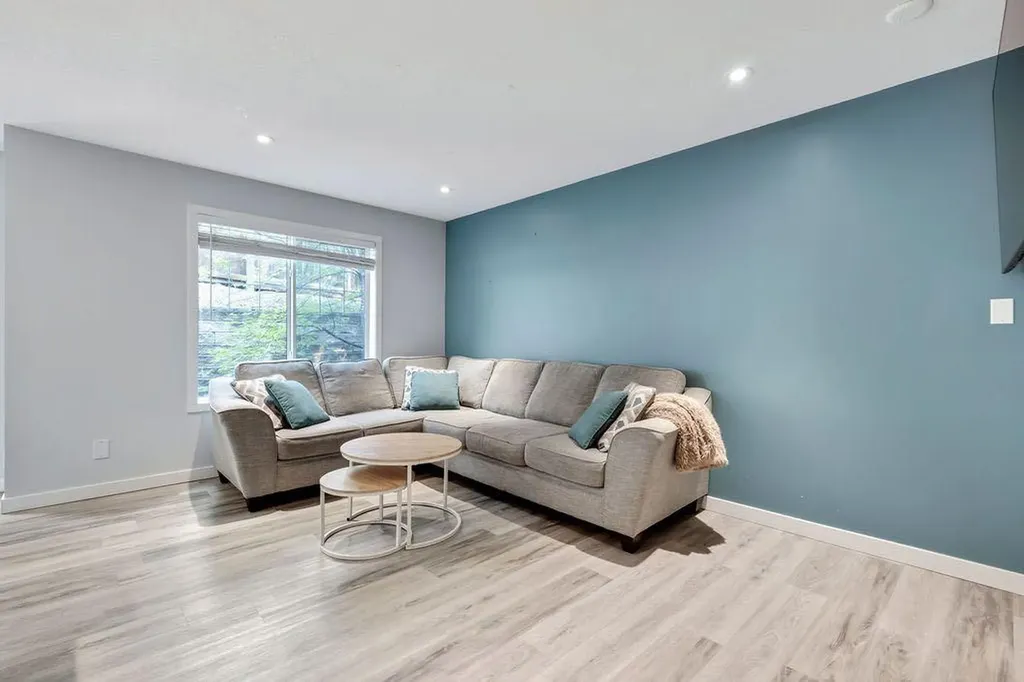 73 Hidden Creek Rise NW Calgary AB T3A 6L3