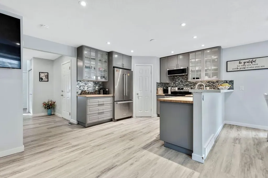 73 Hidden Creek Rise NW Calgary AB T3A 6L3
