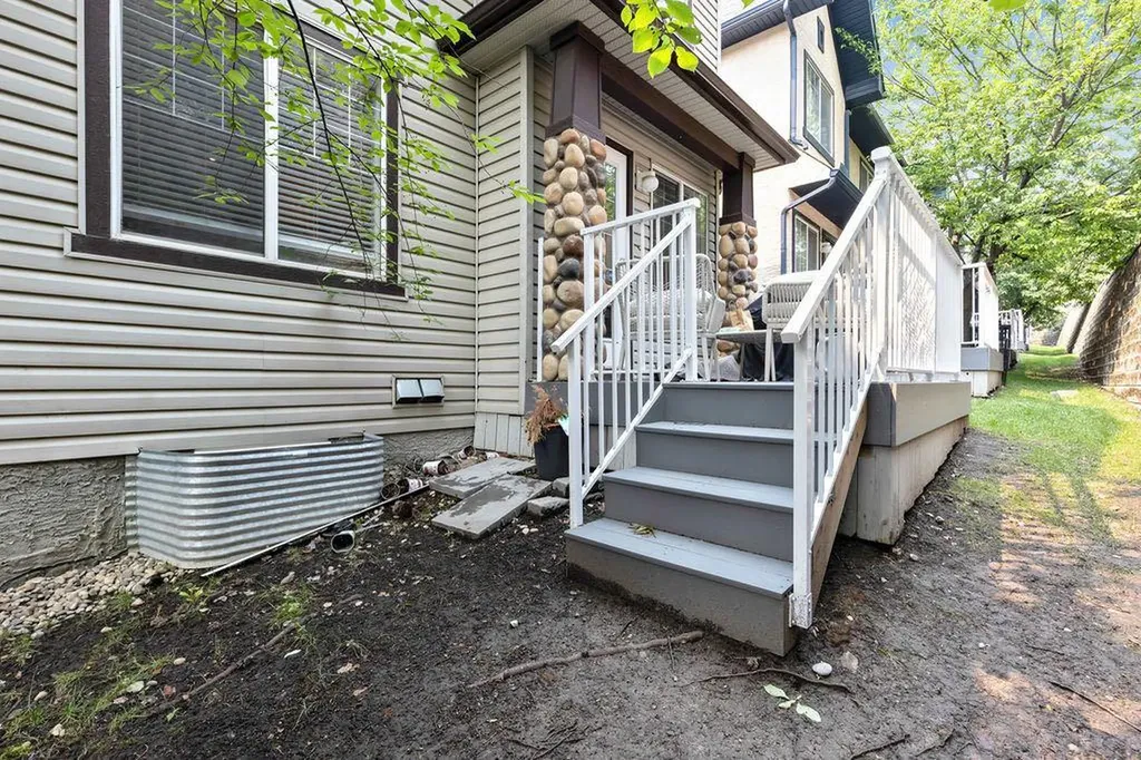 73 Hidden Creek Rise NW Calgary AB T3A 6L3