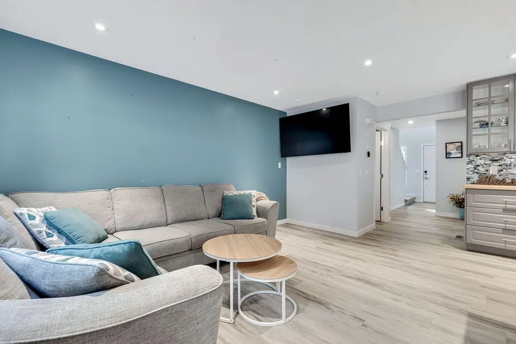 73 Hidden Creek Rise NW Calgary AB T3A 6L3