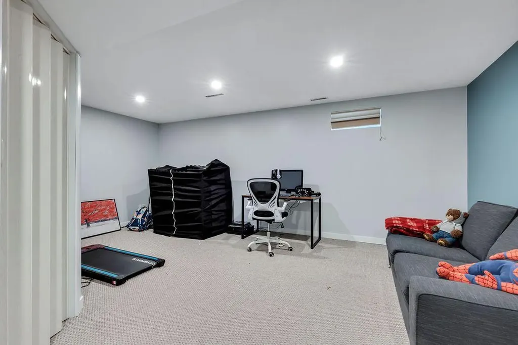 73 Hidden Creek Rise NW Calgary AB T3A 6L3