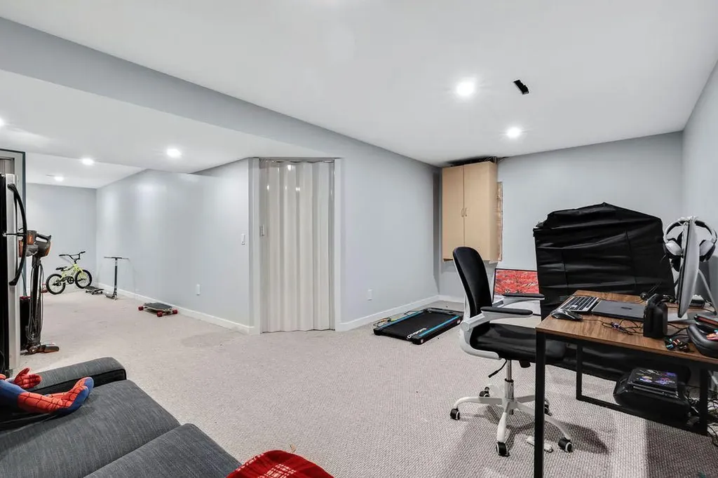 73 Hidden Creek Rise NW Calgary AB T3A 6L3