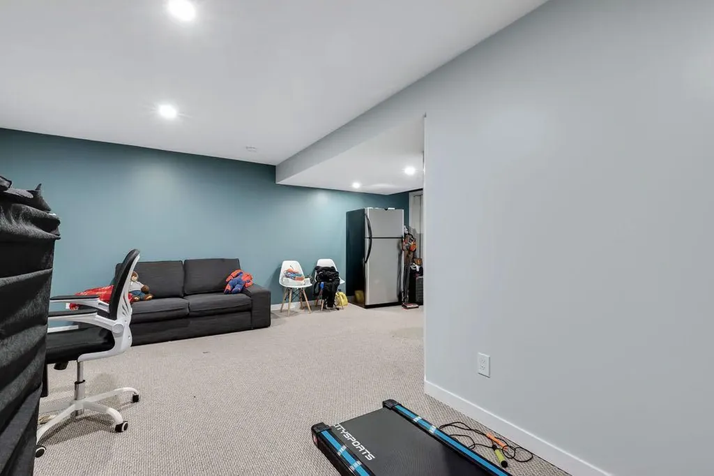 73 Hidden Creek Rise NW Calgary AB T3A 6L3