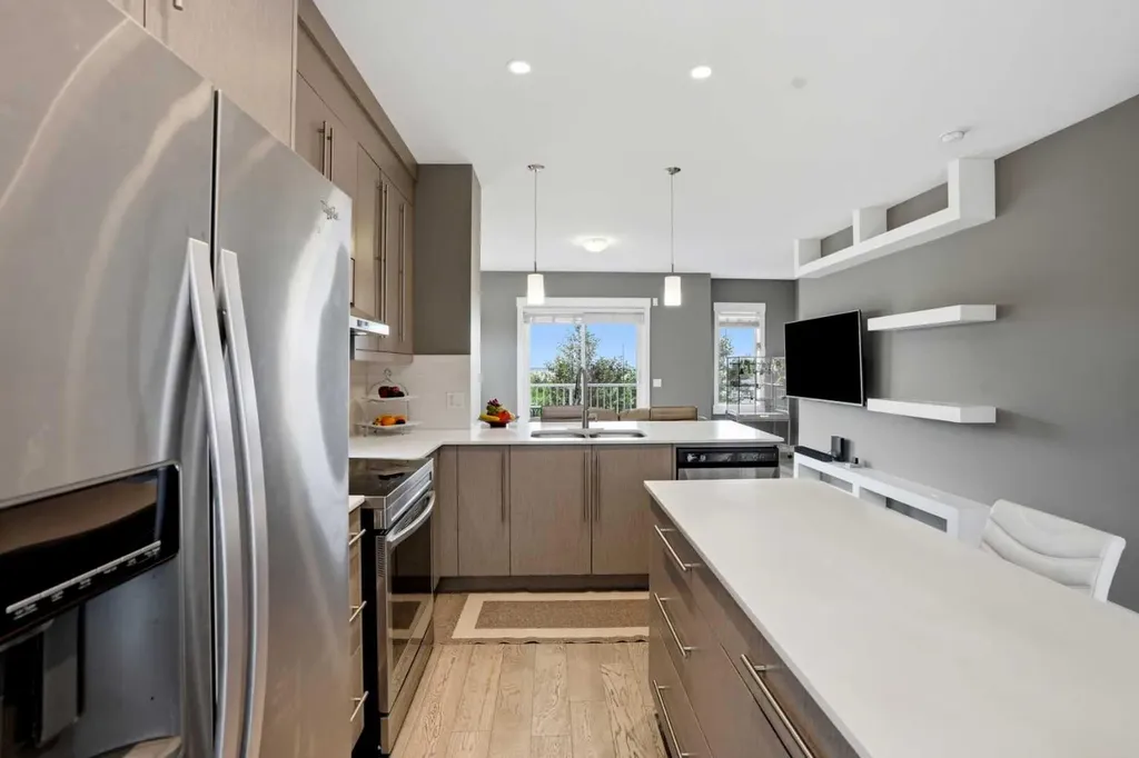 111 Rainbow Falls Gate Chestermere AB T1X 0Z5
