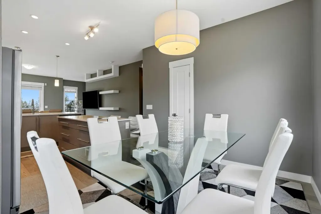 111 Rainbow Falls Gate Chestermere AB T1X 0Z5