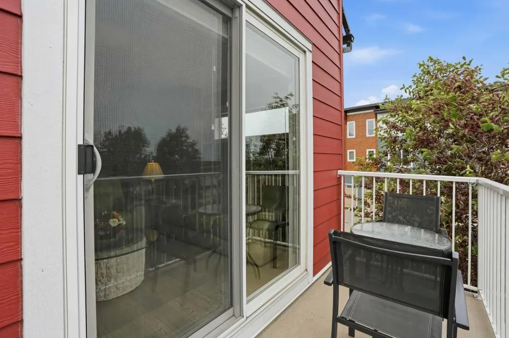 111 Rainbow Falls Gate Chestermere AB T1X 0Z5