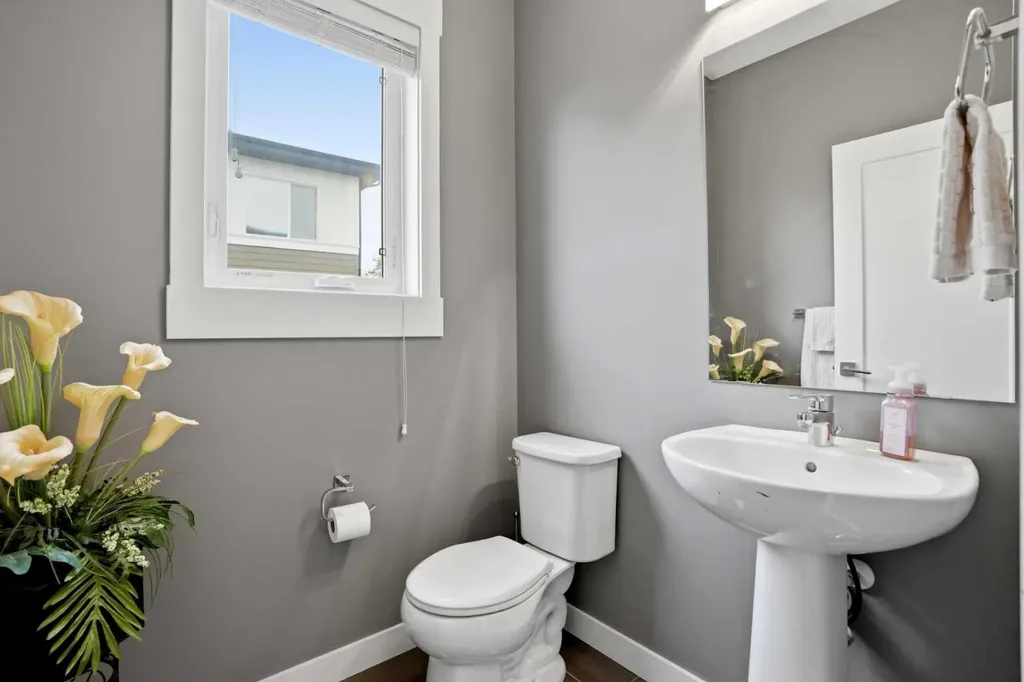 111 Rainbow Falls Gate Chestermere AB T1X 0Z5