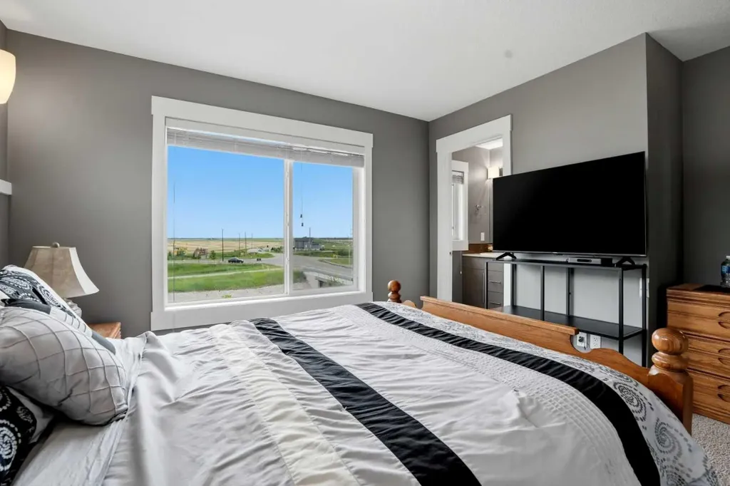 111 Rainbow Falls Gate Chestermere AB T1X 0Z5