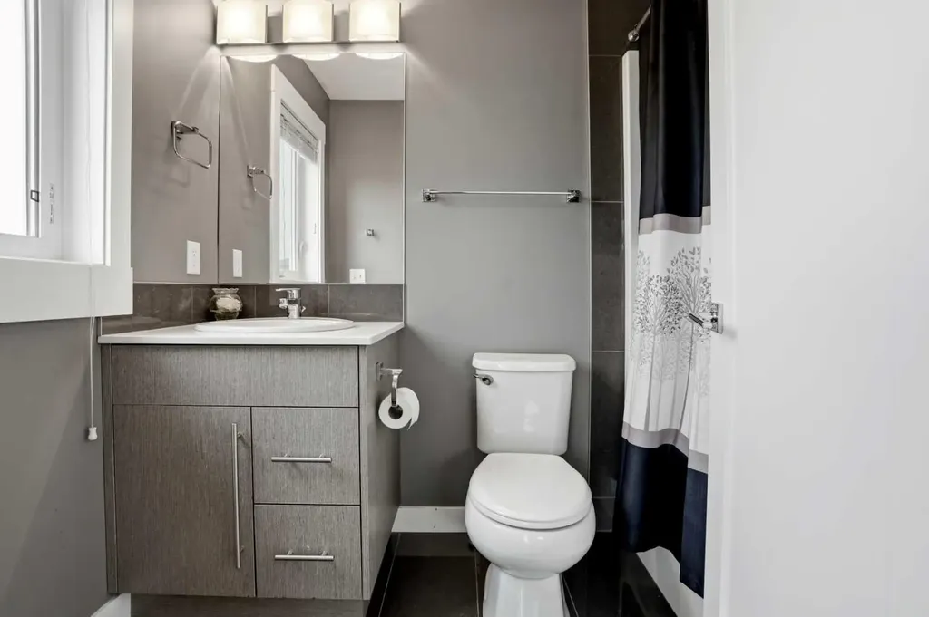 111 Rainbow Falls Gate Chestermere AB T1X 0Z5