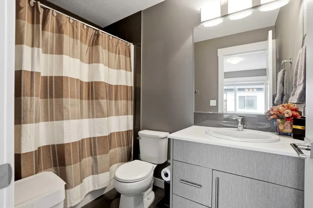111 Rainbow Falls Gate Chestermere AB T1X 0Z5