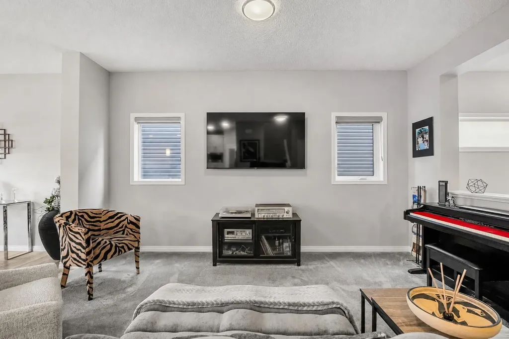 1020 Chinook Gate Heath SW Airdrie AB T4B 5C9